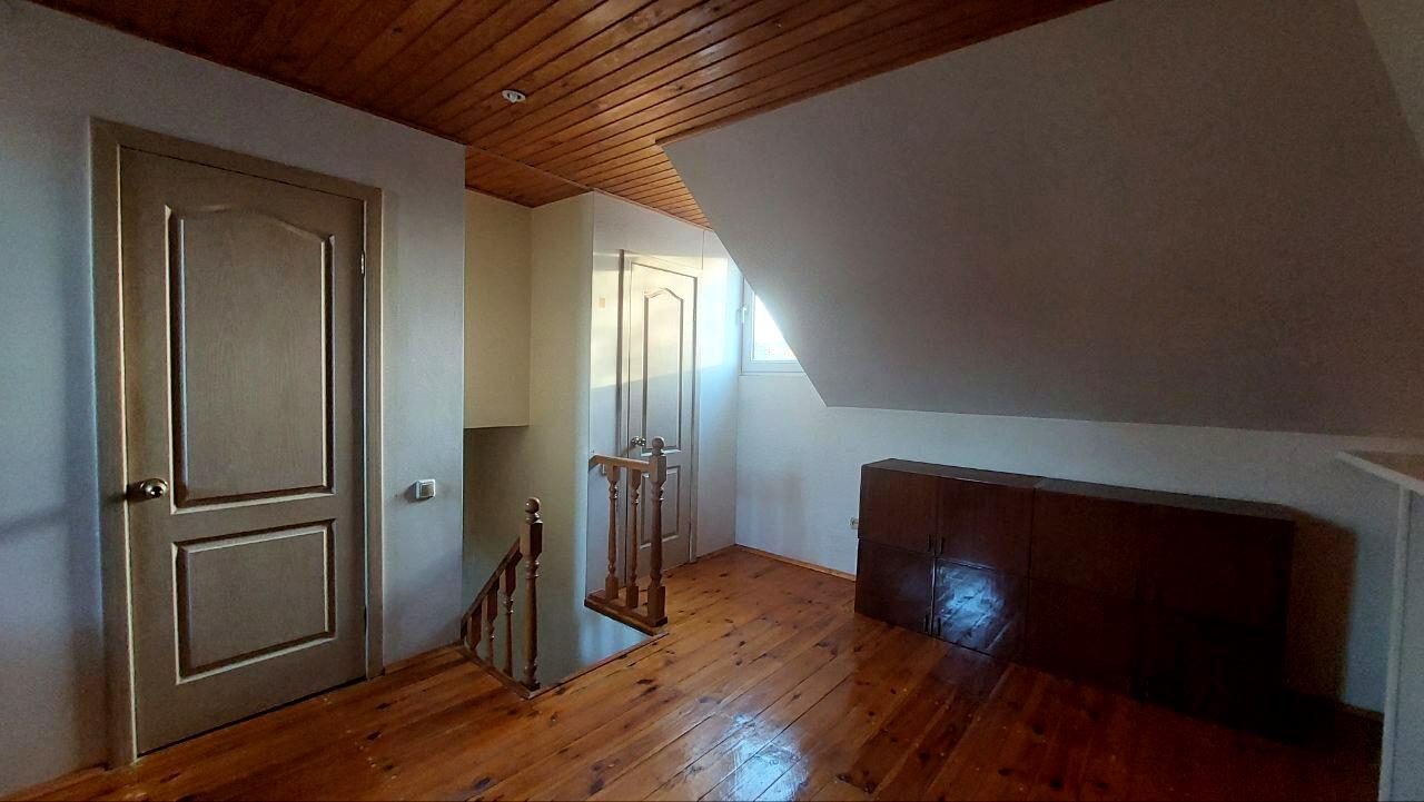 1829994679323605