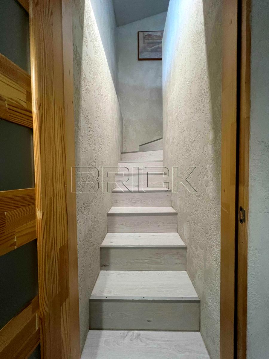 1836088978282621