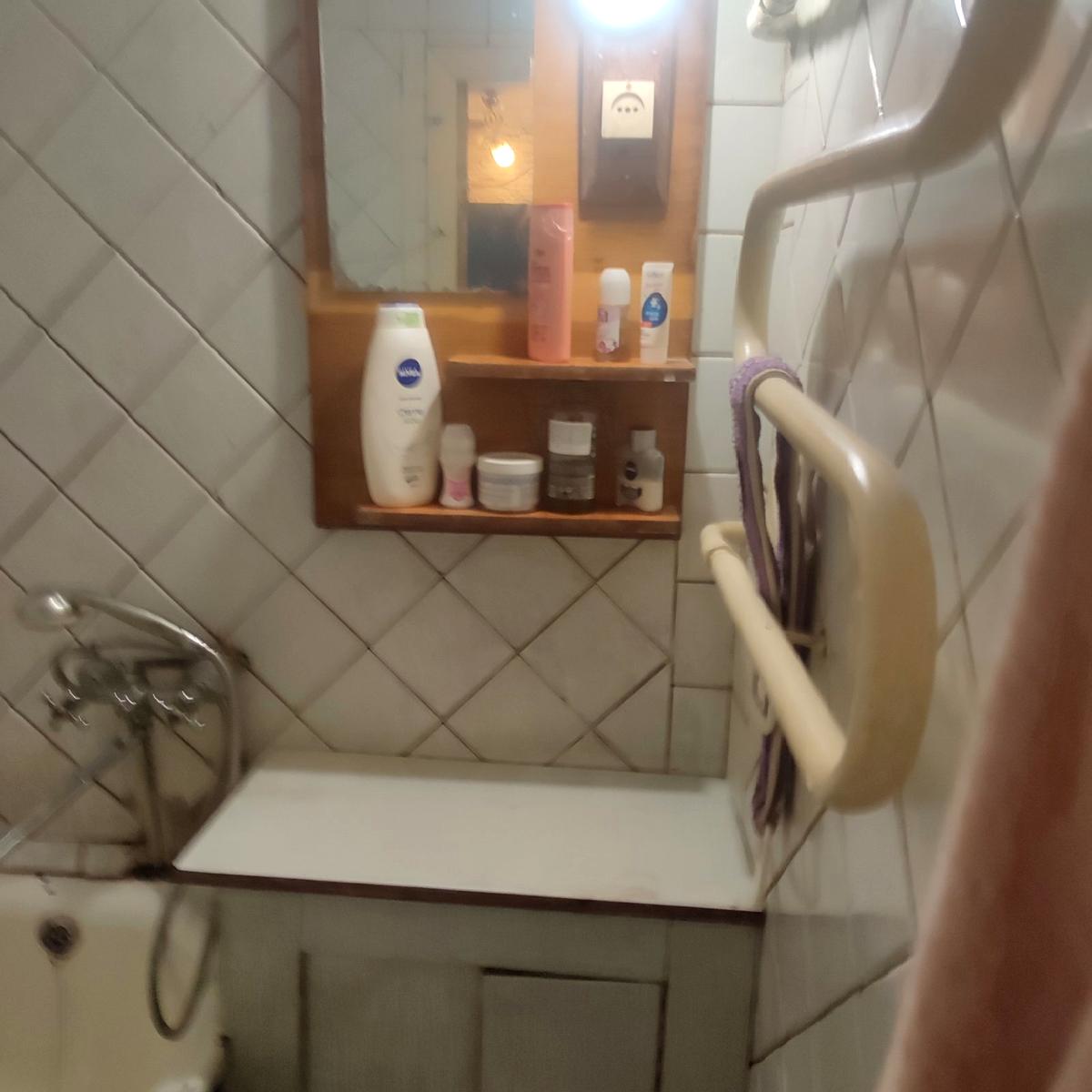 1845073589871637