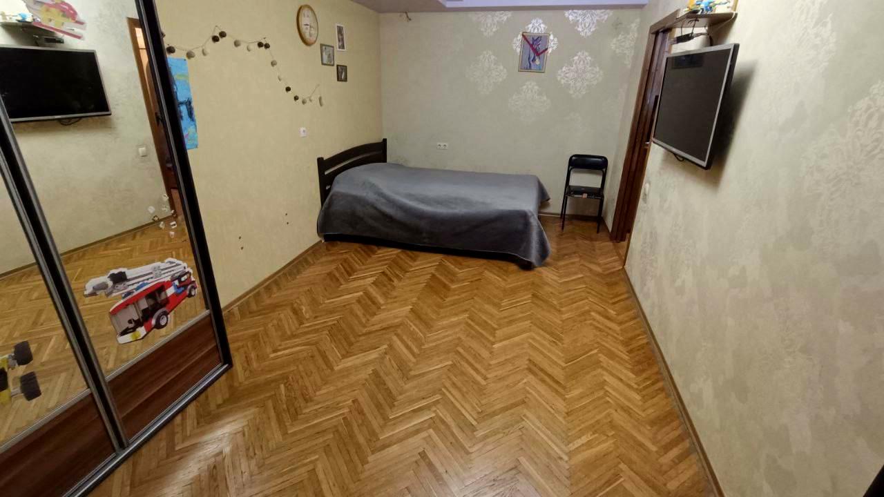 1810364678967671
