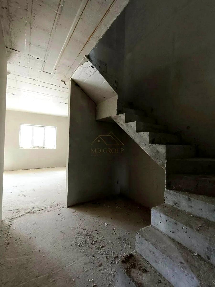 1832914168562679