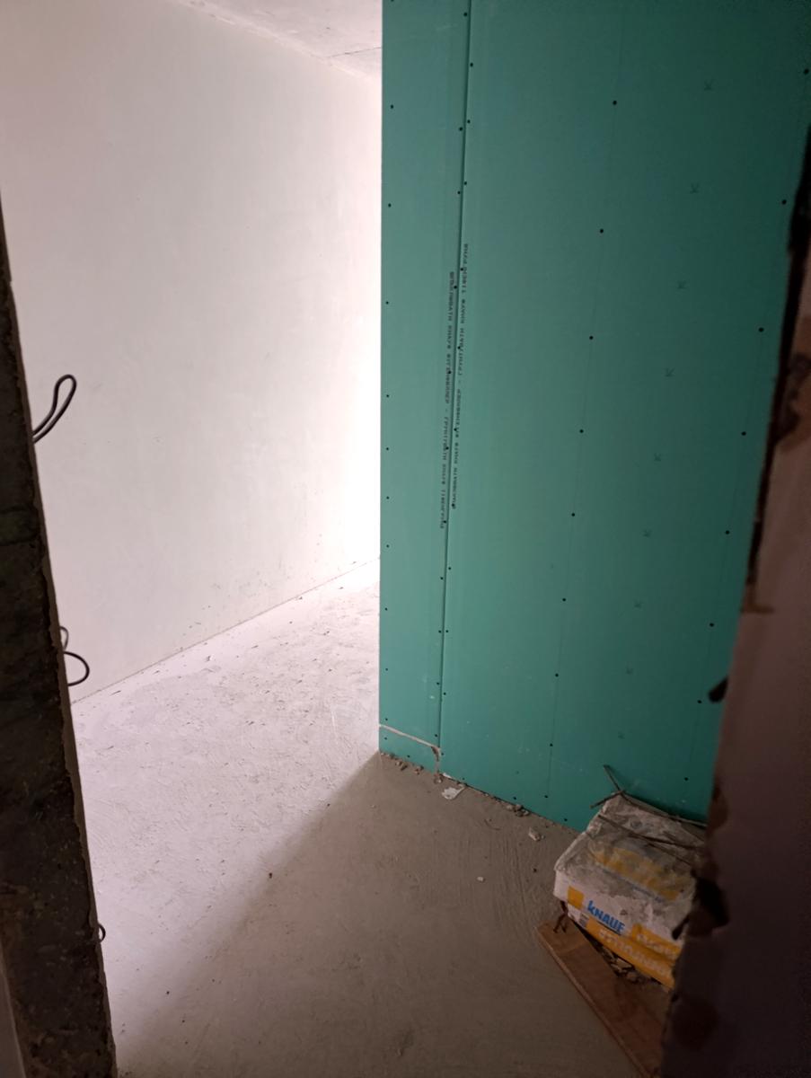 1828284325484680
