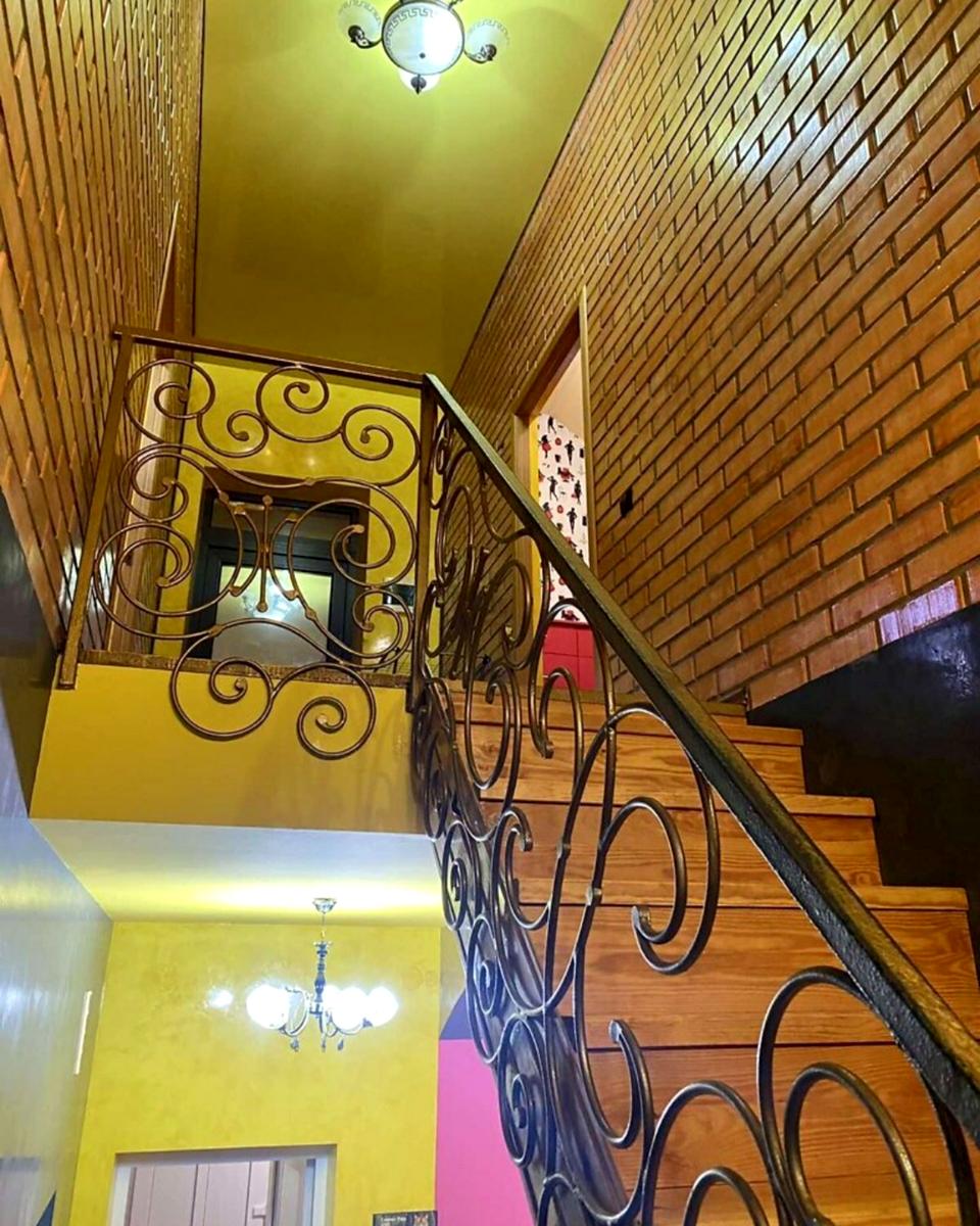 1835375057221685