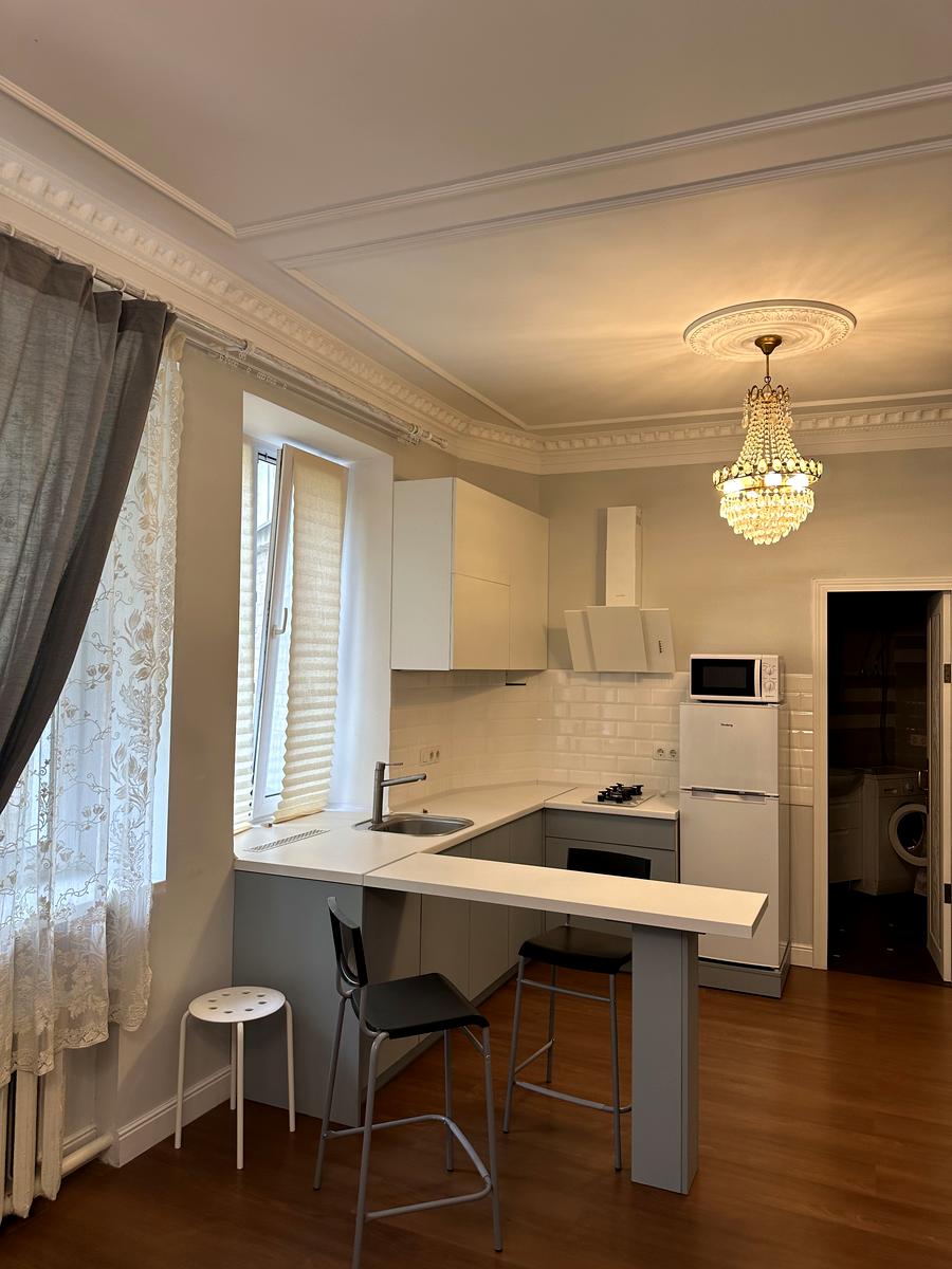 1842137721525687