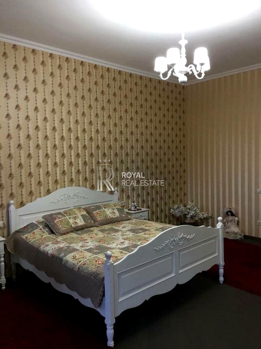 1838156897775689