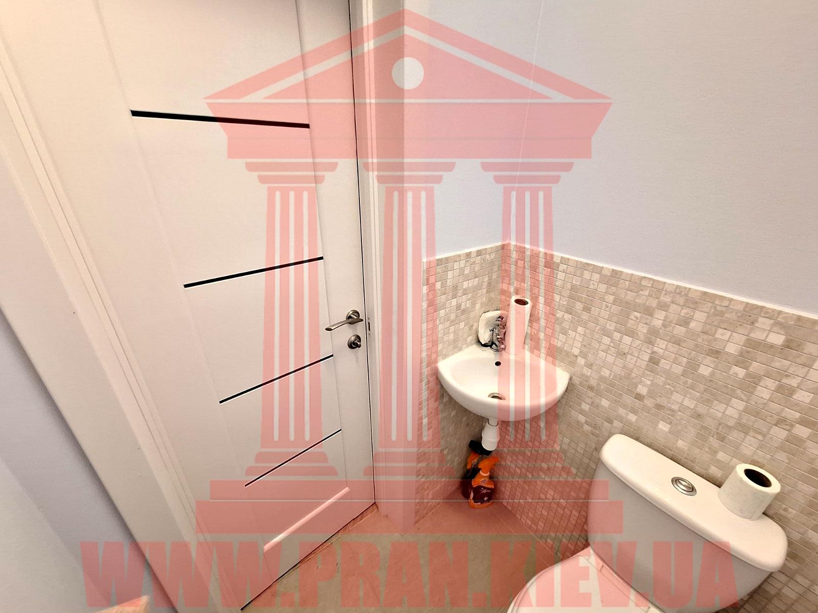 1779916743675693