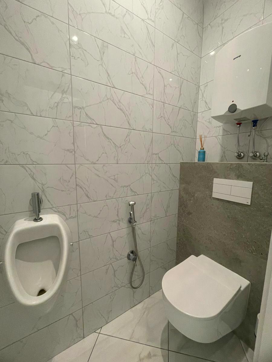 1825947396802007