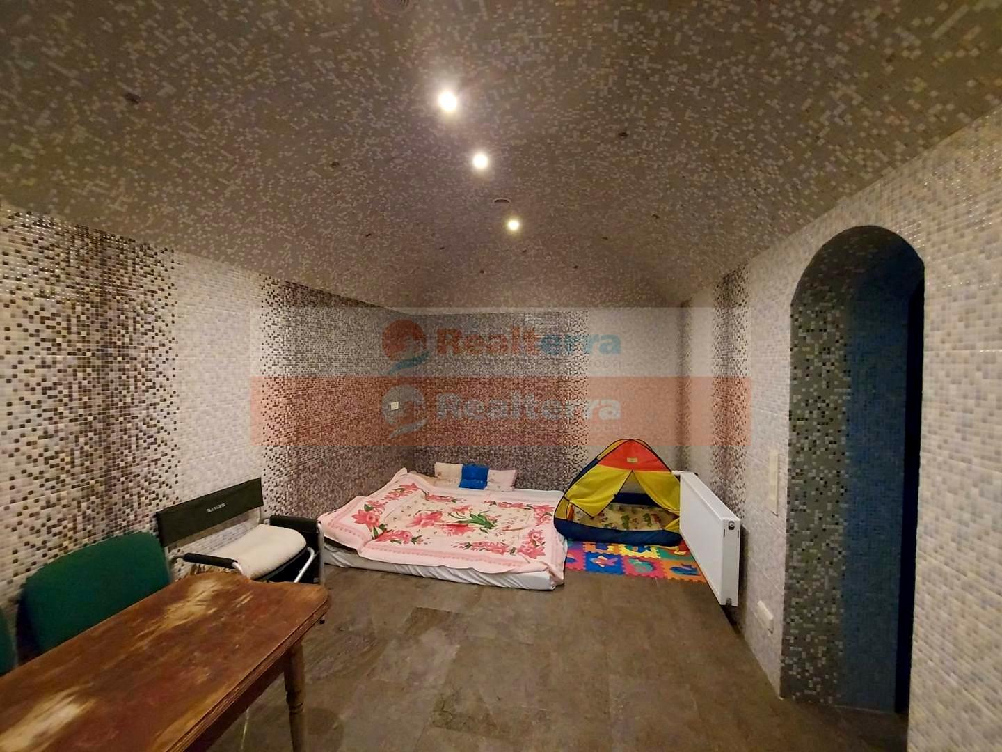 1835893198551070