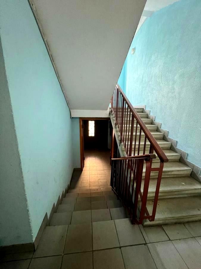 1835358676381072