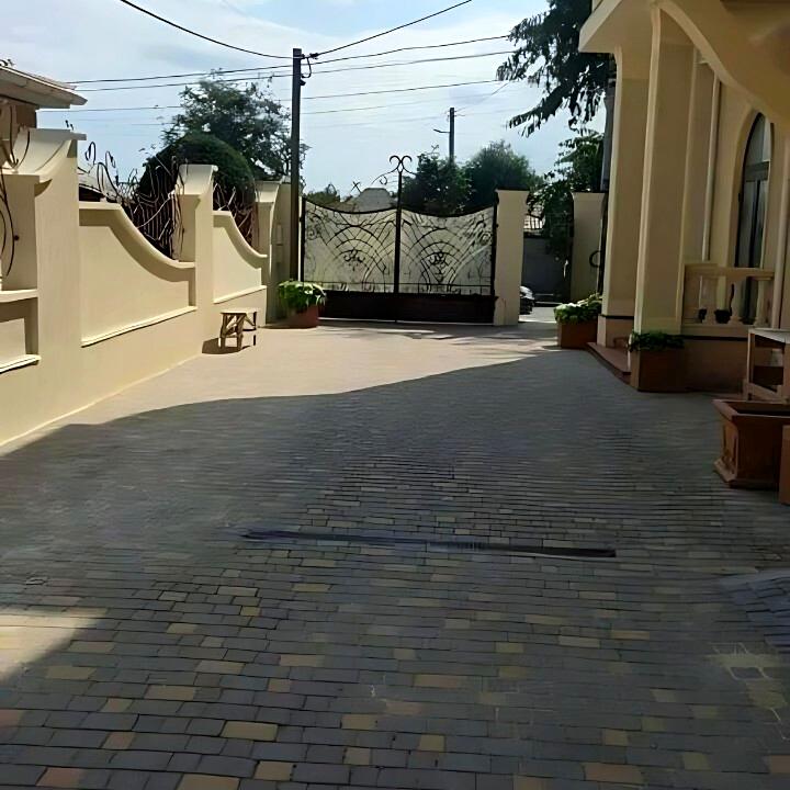 1828928083116723