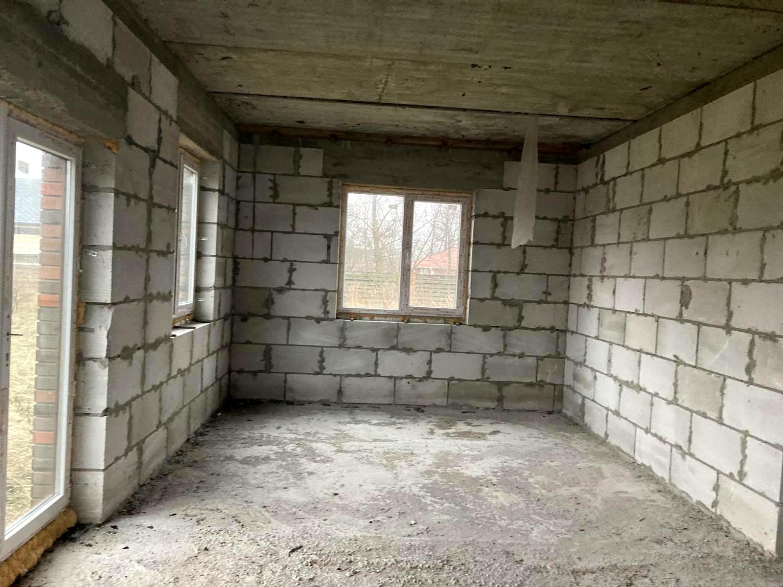 1835373168998744