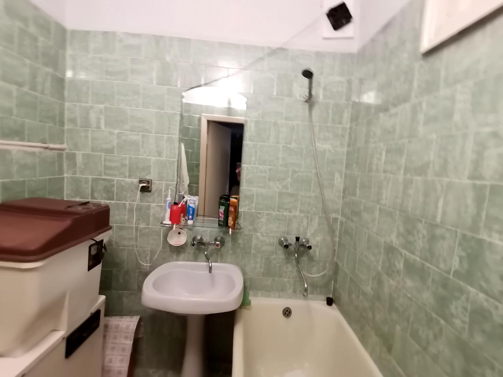 1836003082360747