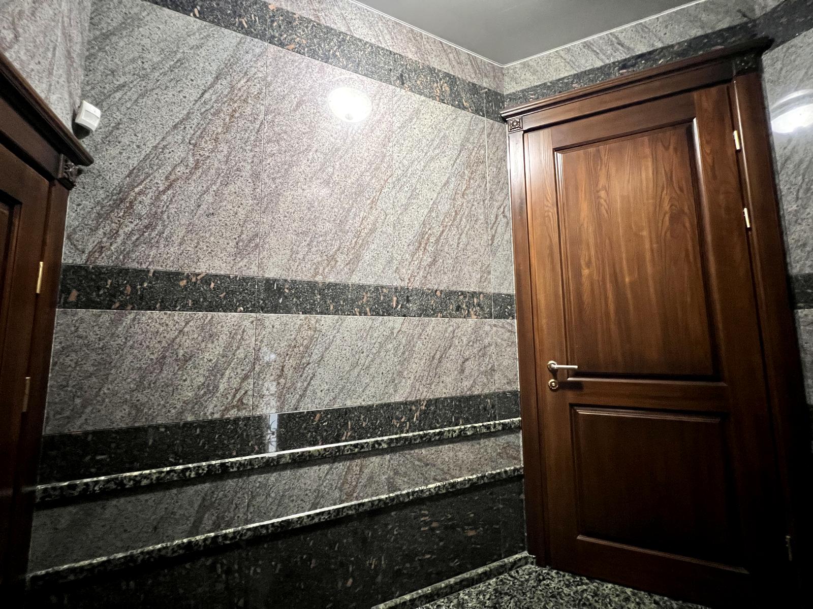 1818964930106075
