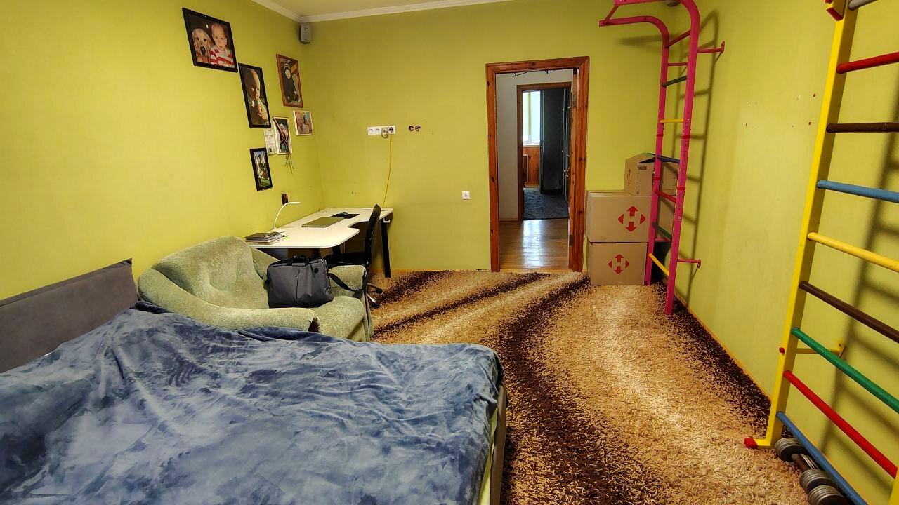 1842700916912751