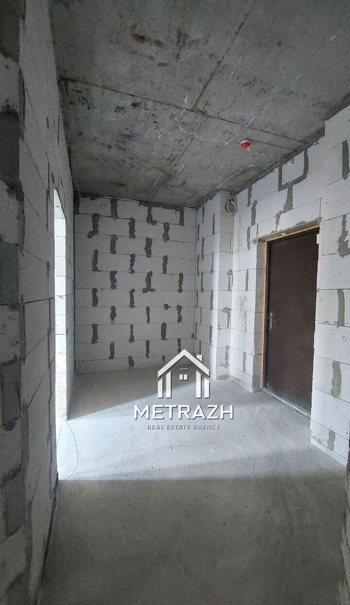 1834482081866807