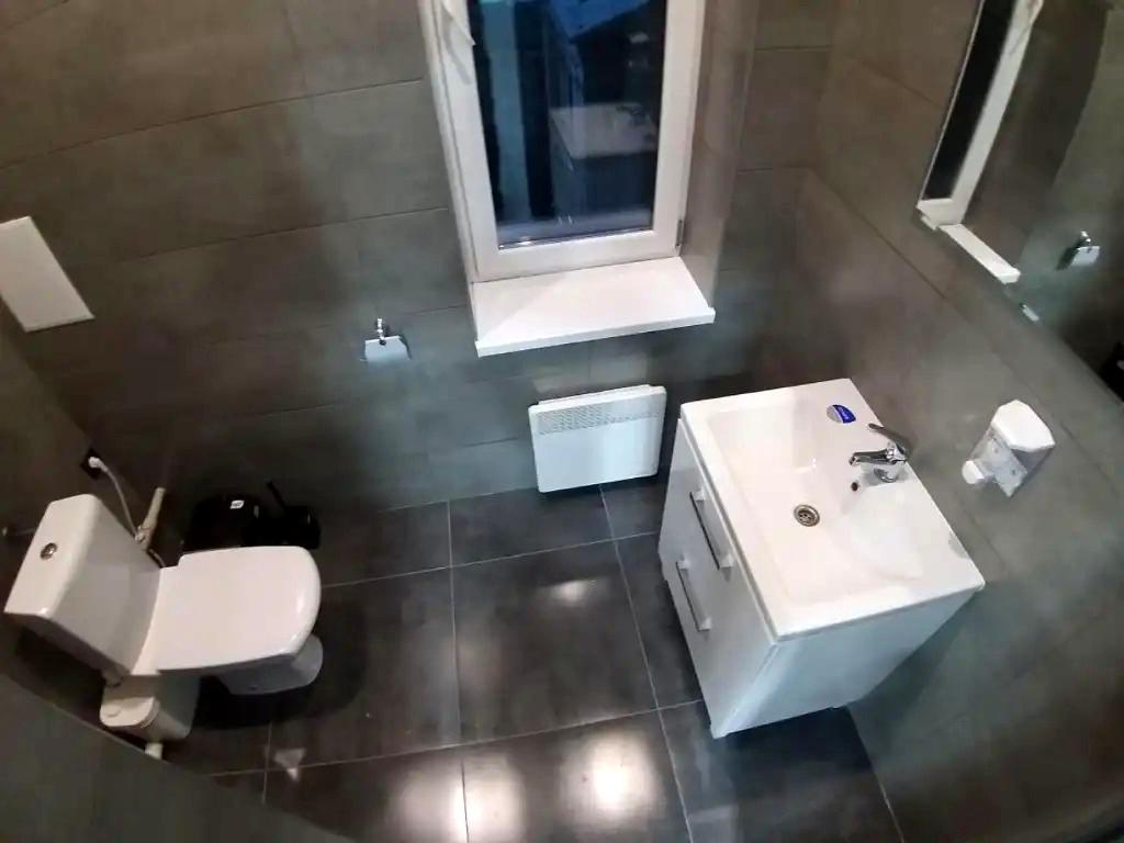 1843605725355812