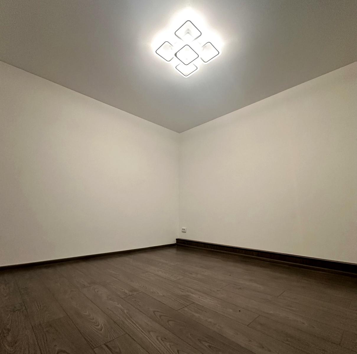 1846578628375815