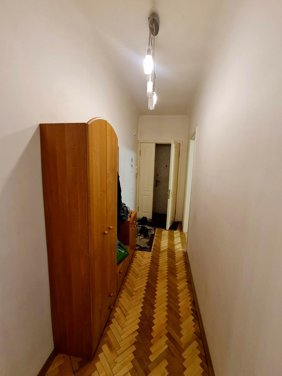 1818235872604082