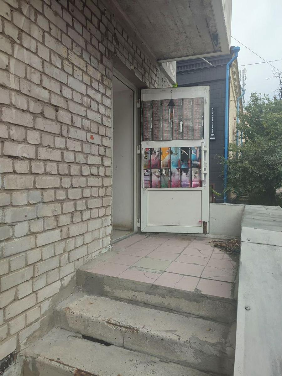 1827587585585833