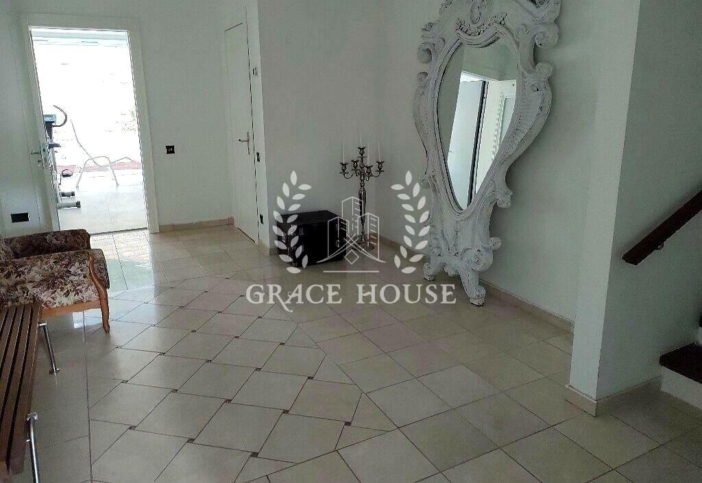 1835979581661833