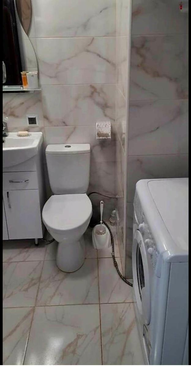 1816419239815839