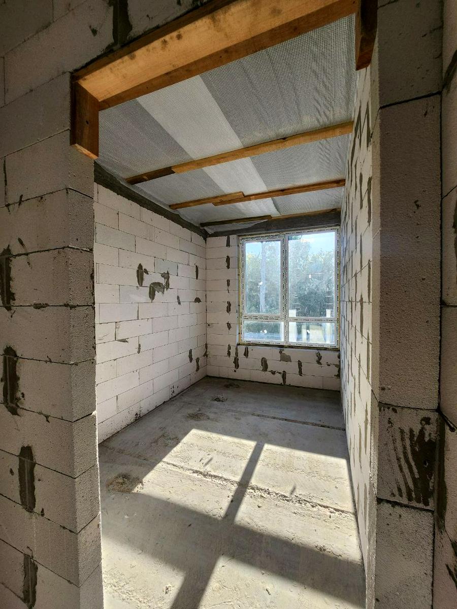 1836985300600858