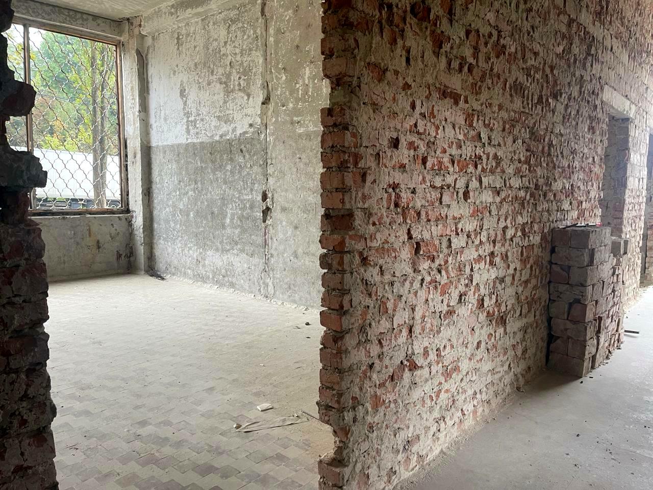 1834455634016859
