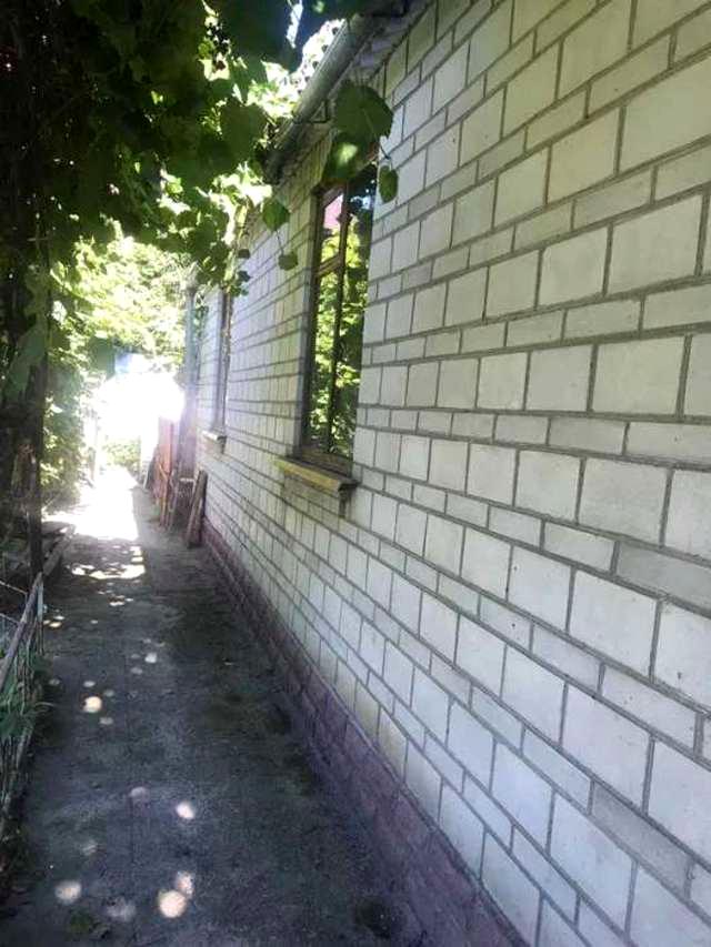 1843048342219086