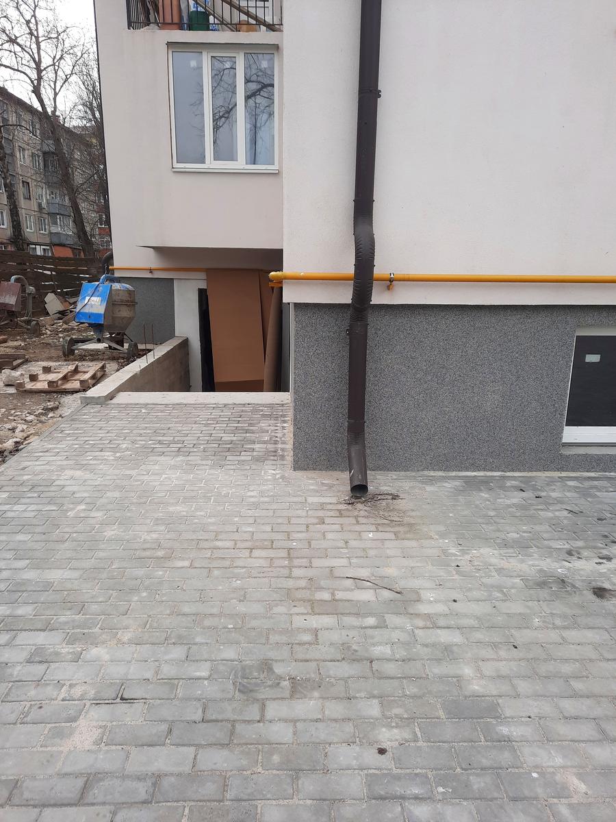 1827744251394860