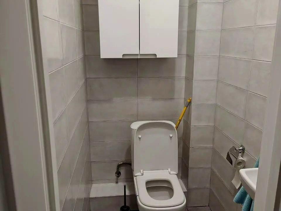 1842497928747879