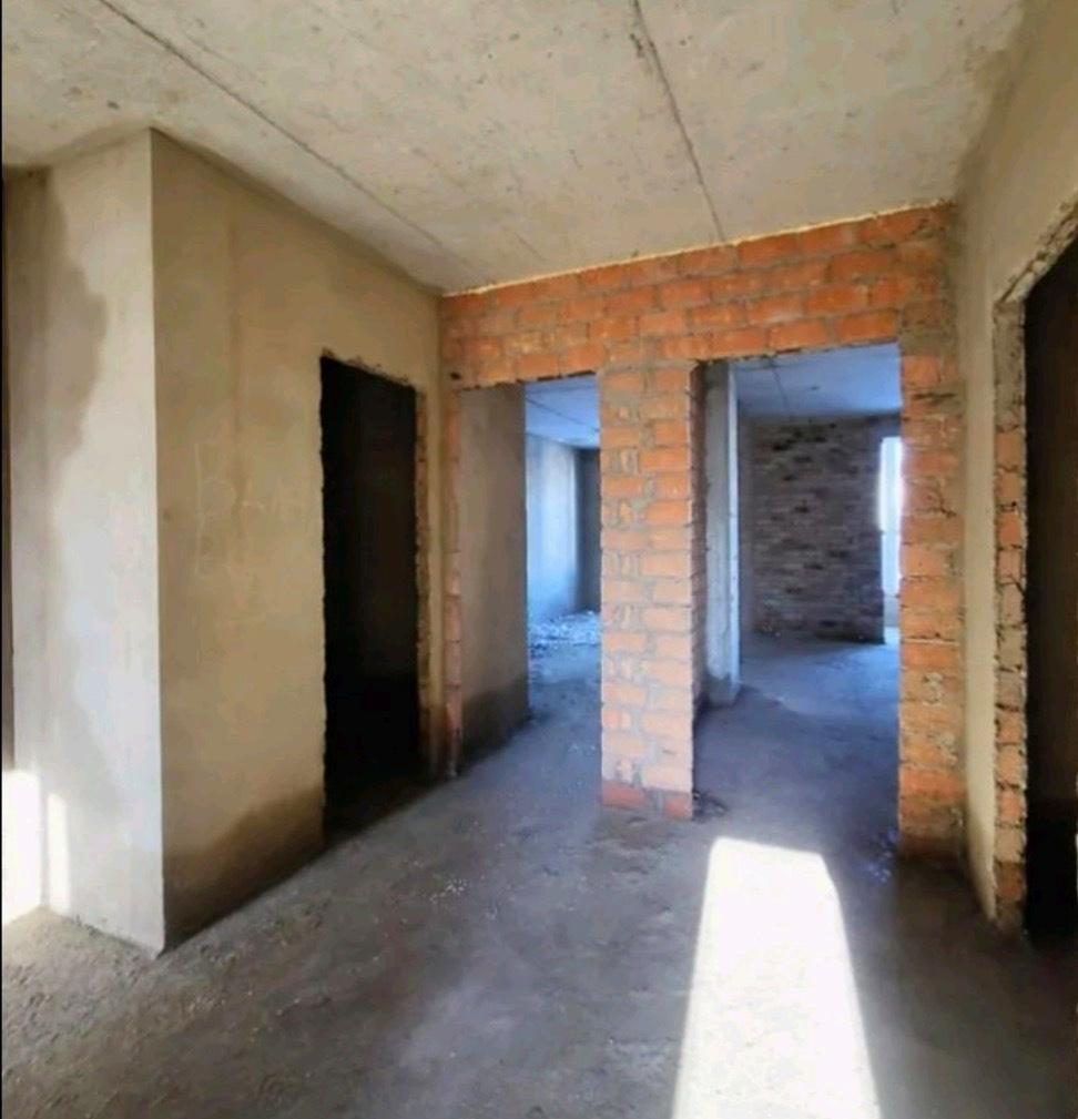 1835364335336882