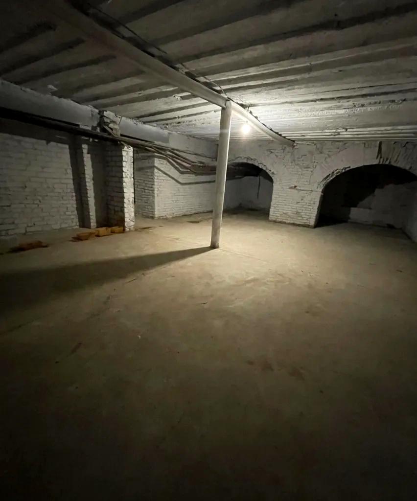 1843711876315885
