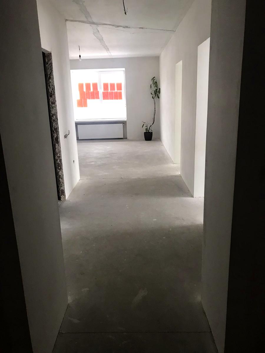 1835204677363892
