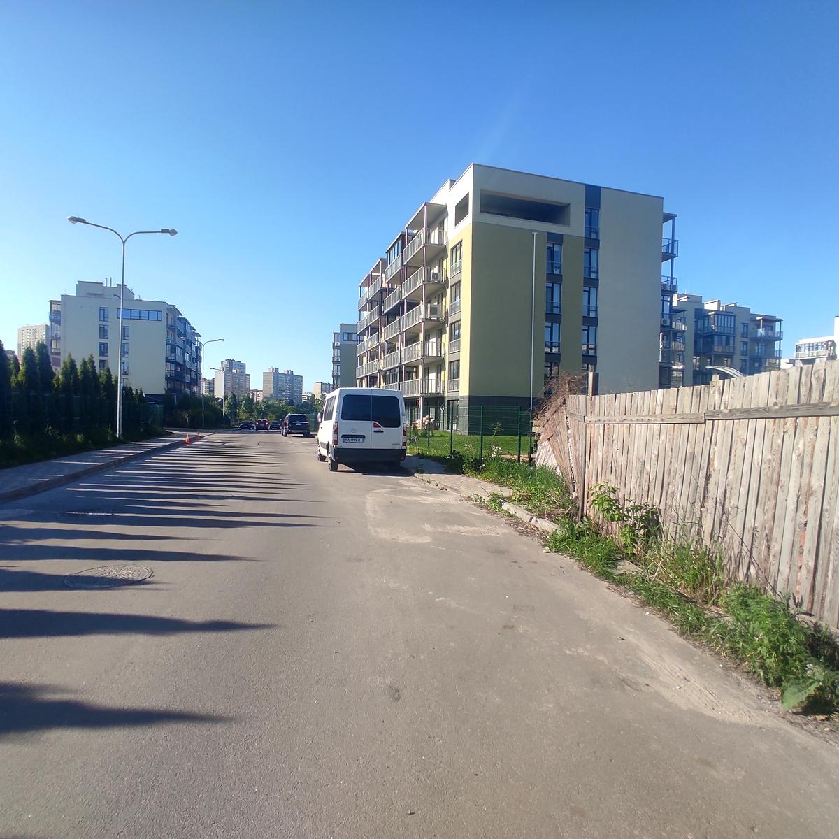 1826553104656913
