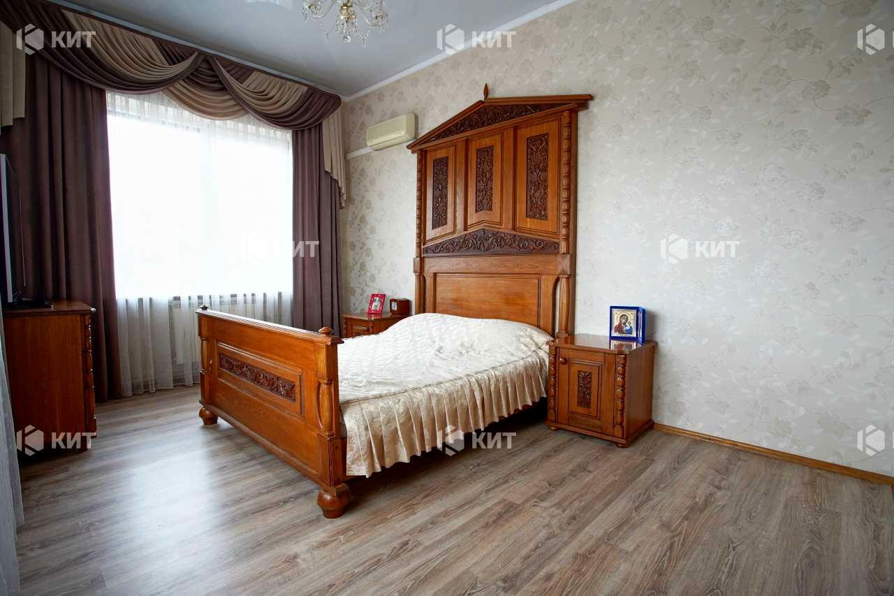 1823043776703916