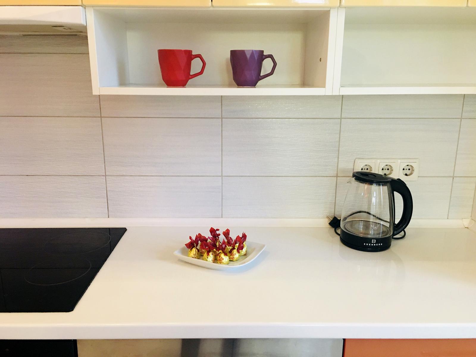 1815621610318093