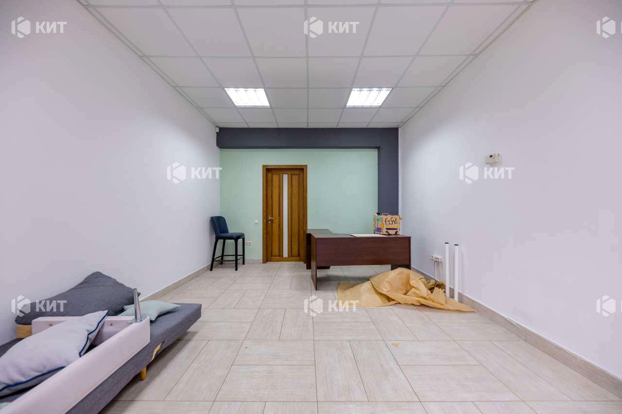 1827028336407944