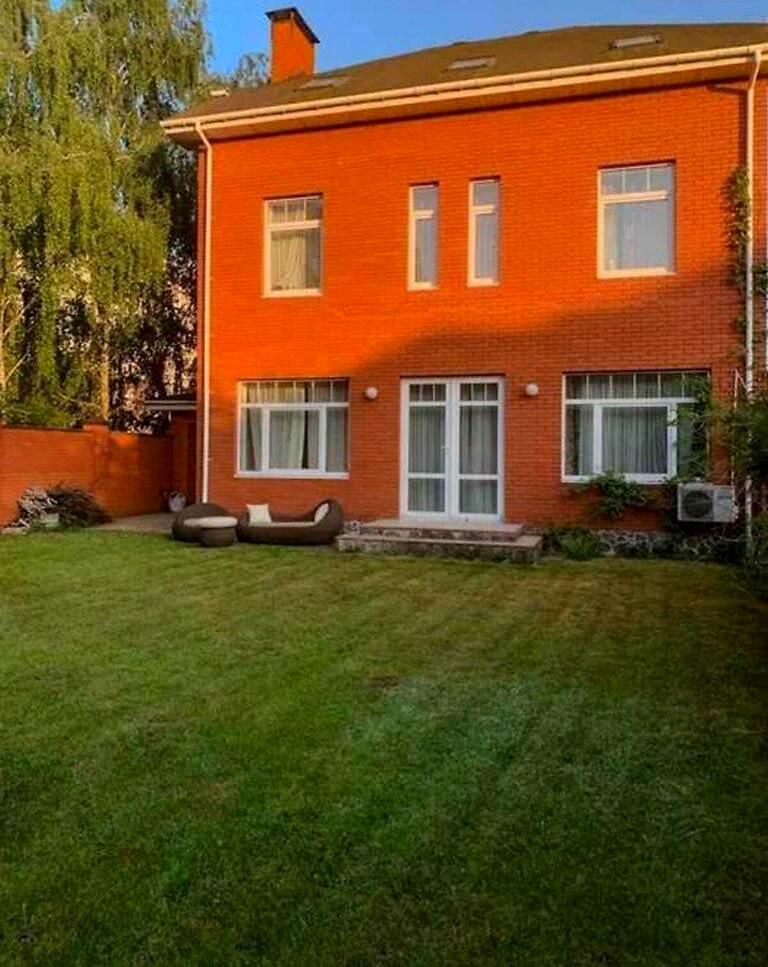 1835360519460944