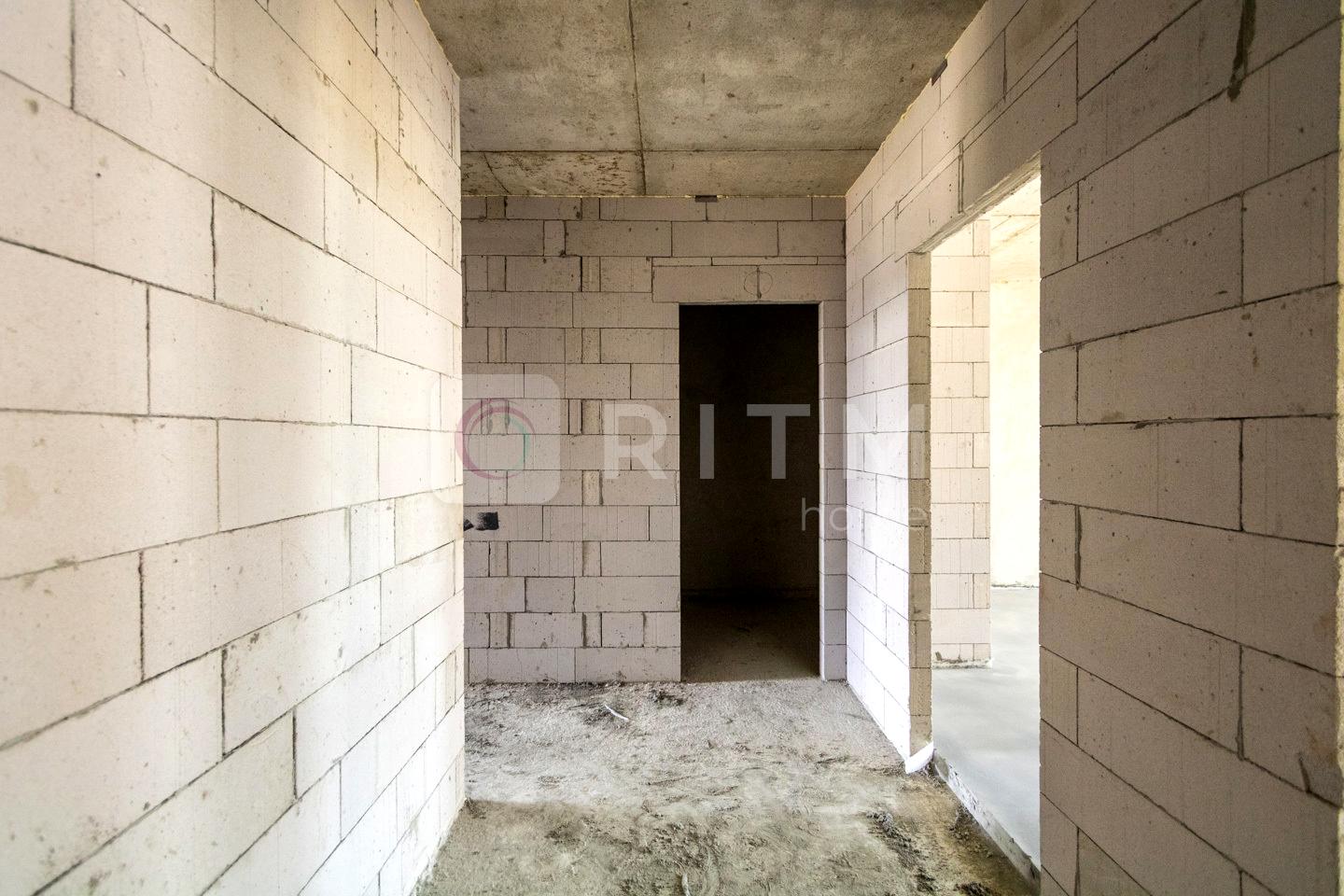 1839896249654973