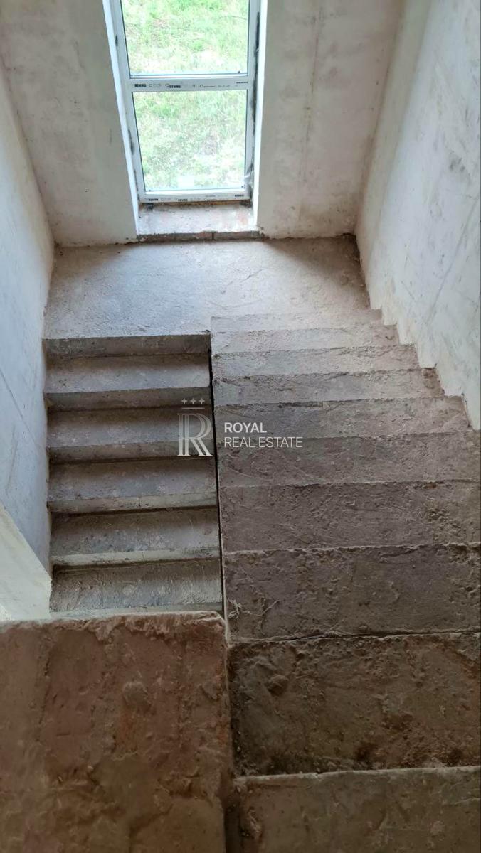 1836611505878976