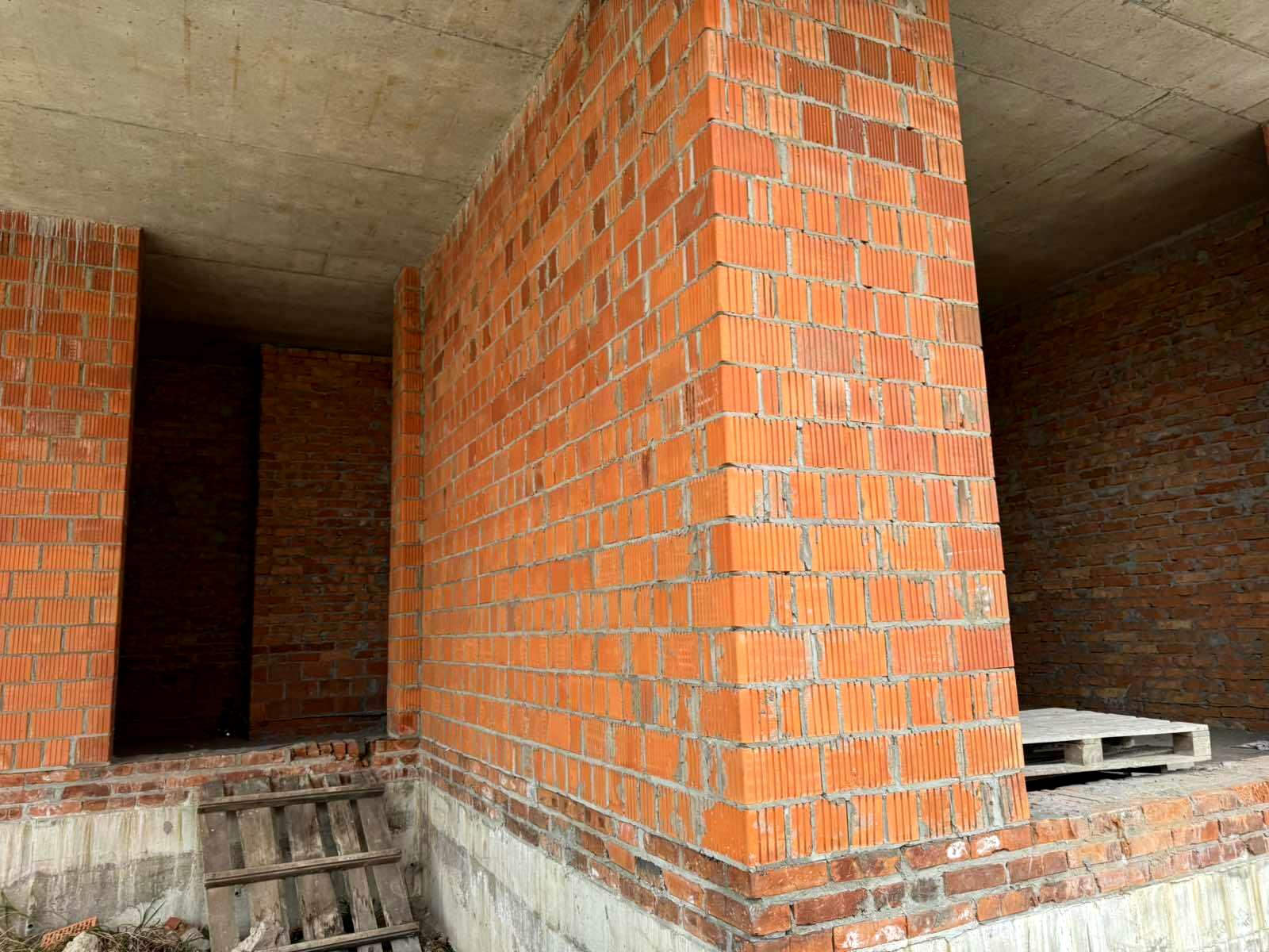1833807675872978