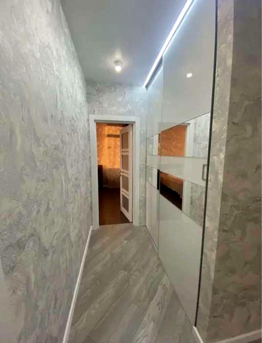 1835981796866980