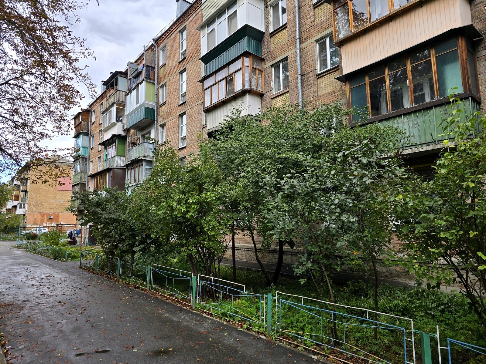 1845616612610987