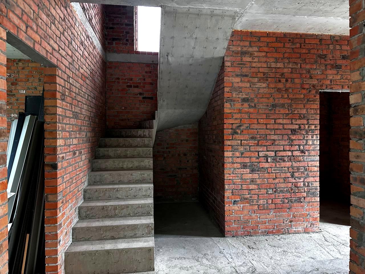 1839701177519993