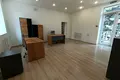 комерційна за адресою Інститутська вул., 28