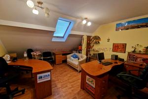 комерційна за адресою Корятовича пл., 15