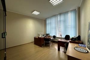 комерційна за адресою Федора Ернста вул., 16-В