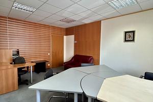 комерційна за адресою Васильківська вул., 18