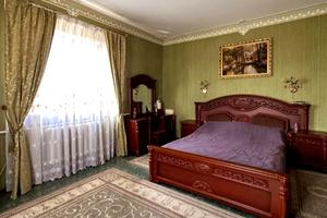 будинок за адресою Набережна