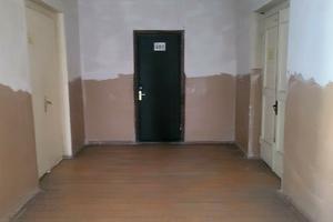 комерційна за адресою Киргизька вул., 15